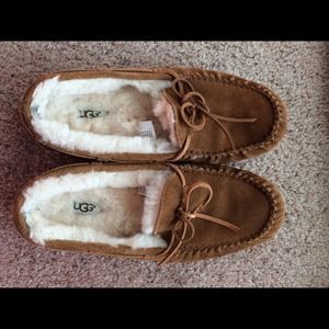 UGG Men's Olsen slipper size 9, chestnut