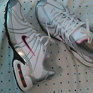? NEW? Womens Nike Air Max Running Shoes