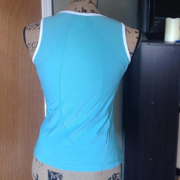 Nike top - Picture 2 of 2