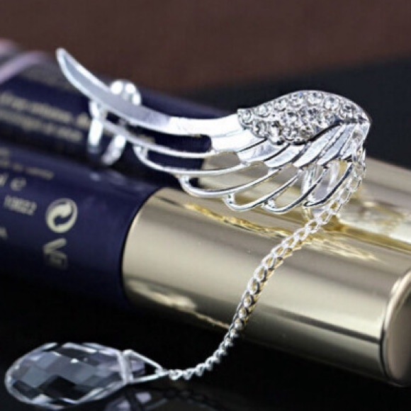 🎉️HOST PICK🎉 Angel wing with a crystal ear cuff - Picture 2 of 2