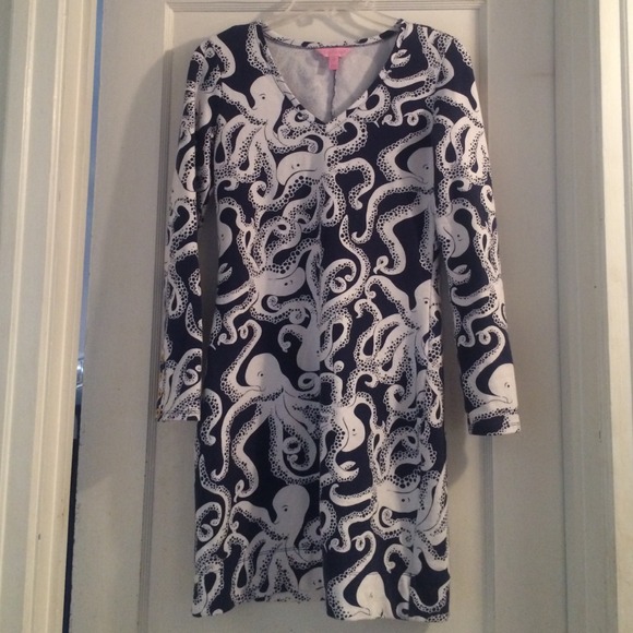 Lilly Pulitzer Daylin dress in navy blue bubbly