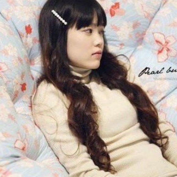 Set of two pearl hair clips - Picture 2 of 4