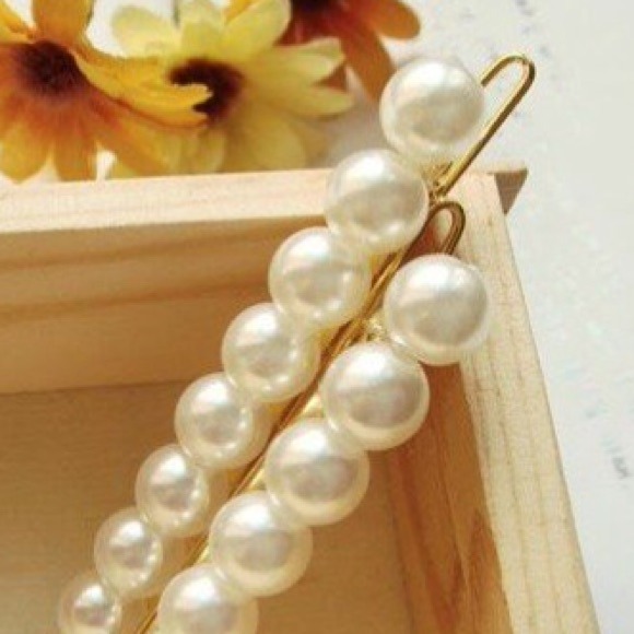 Set of two pearl hair clips - Picture 3 of 4