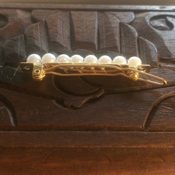 Set of two pearl hair clips - Picture 4 of 4