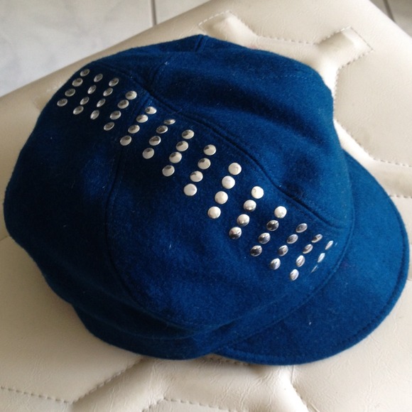 August Hat
