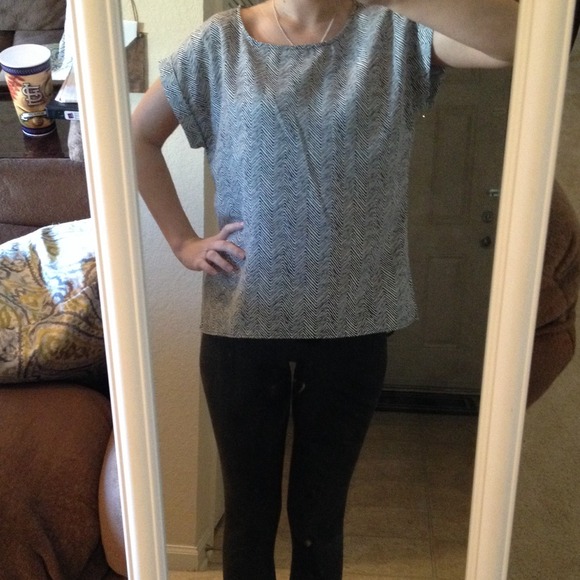 Forever 21 sleek black and white shirt