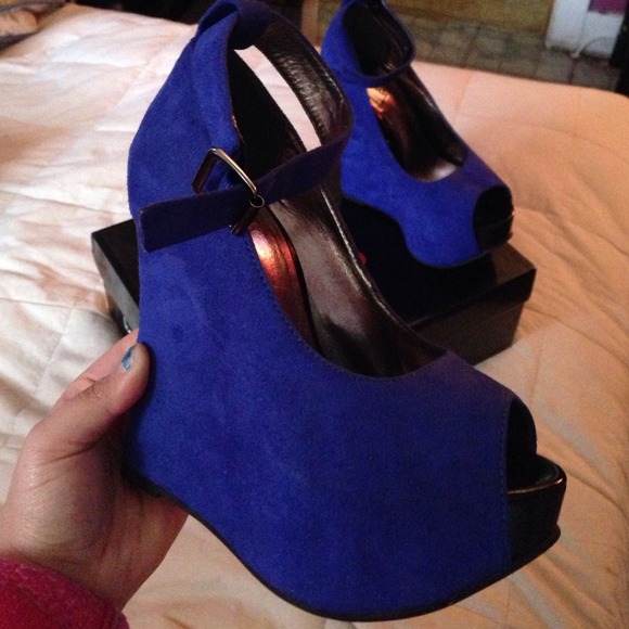 Blue suede wedge heels 😍