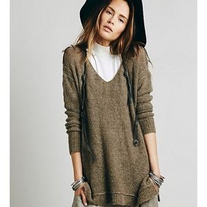 ⚡️Last day on posh ⚡️FP Sudan V Neck Sweater!