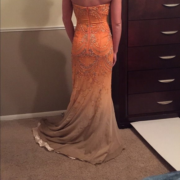 Strapless dress with beautiful beading - Picture 2 of 2