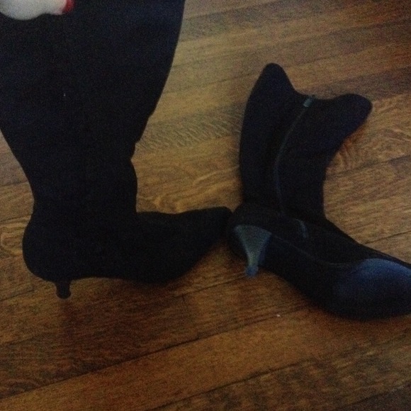 Black suede boots size 6