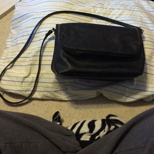 Black h&m purse