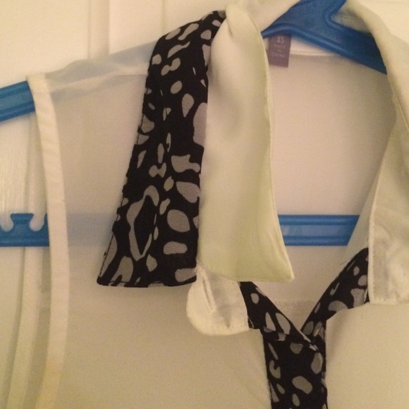 Charlotte Russe sleeveless blouse - Picture 2 of 2