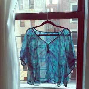 Cute flowy crop shirt