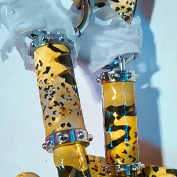 Snakeskin patterning flower design handbag - Picture 3 of 4