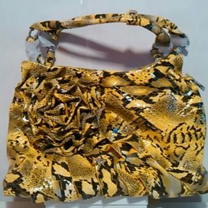 Snakeskin patterning flower design handbag