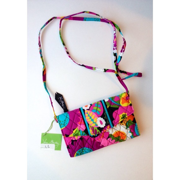 Vera Bradley Handbags - 🎉1 HR SALE Vera Bradley Crossbody Bag Va-Va Bloom