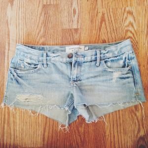 Abercrombie & Fitch Low Rise Short- Shorts