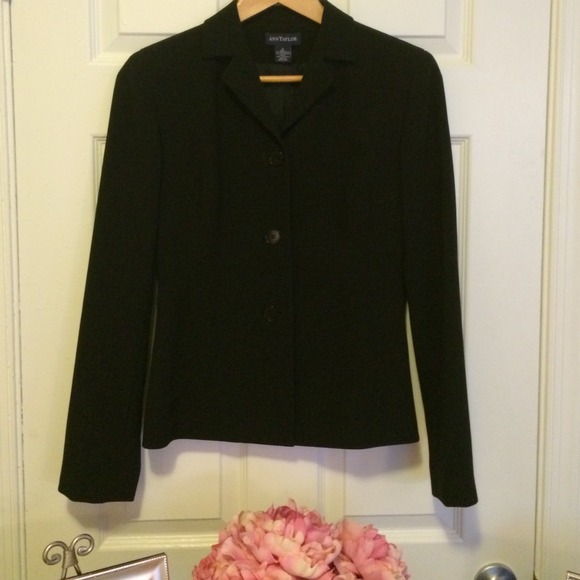 ๐Host Pick!๐ Ann Taylor Black Suit Jacket - Picture 2 of 2