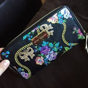 Betsey Johnson zip around wallet NWOT