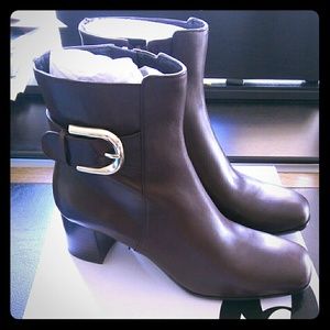 💕SOLD!! 💕Beautifully never worn ankle boots