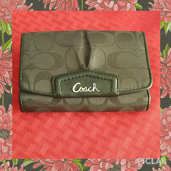 Coach Clutches & Wallets - Coach Wallet *Just Lowered* (from 38to28)