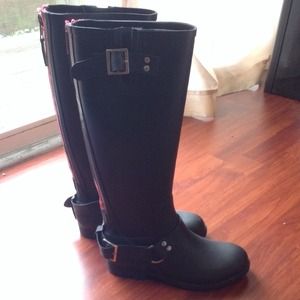 *PRICE REDUCED* Steve Madden Tsunamii Rain Boot