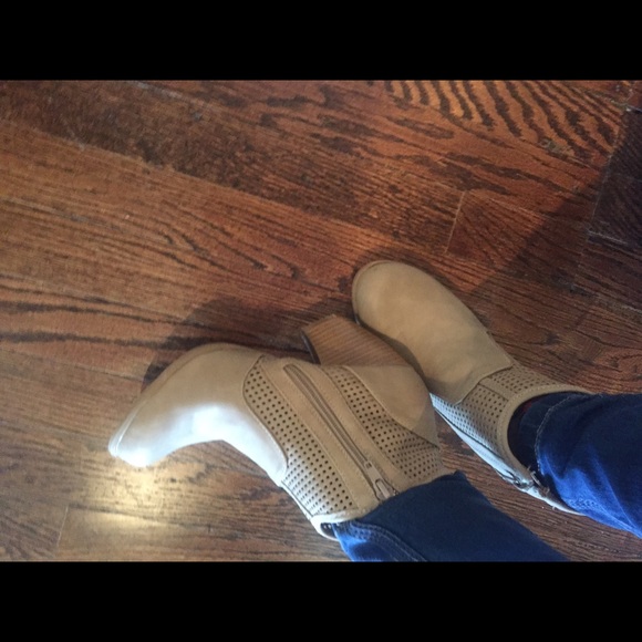 Booties 🌷 - Picture 4 of 4