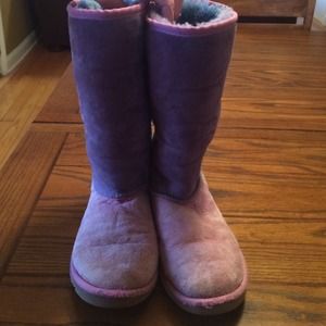 Kids UGG size 3