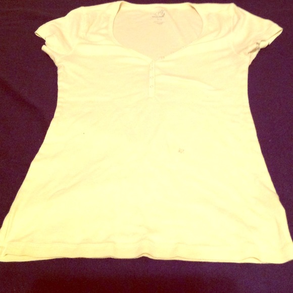 Pretty yellow old navy vneck tee