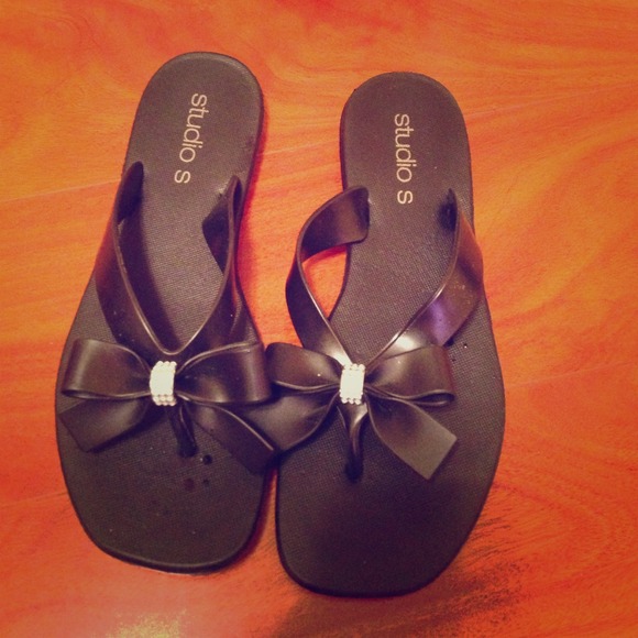 CUTE BLACK BOW FLIP FLOPS WITH RHINESTONES