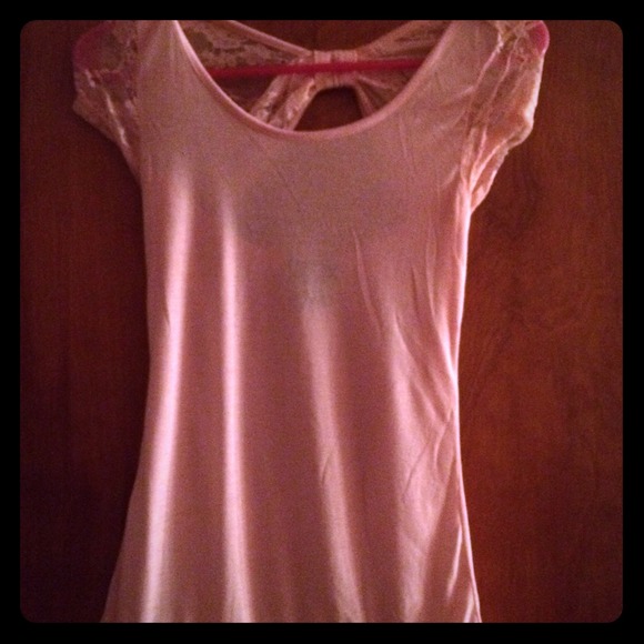 Cute  cutout top :)