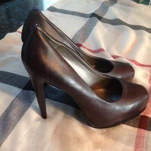 Guess pumps