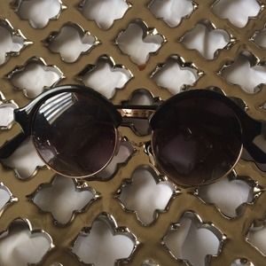 Gold Trim Glasses Round 😎