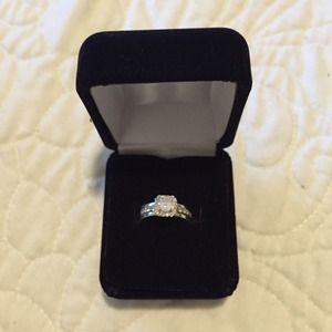 Avon Platina4 Solitaire Jacket Diamond ring size 5