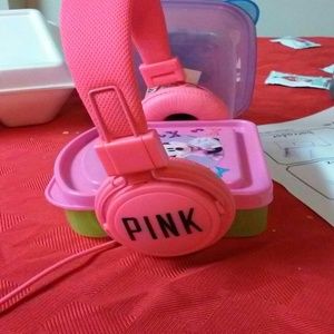 PINK Head phones.