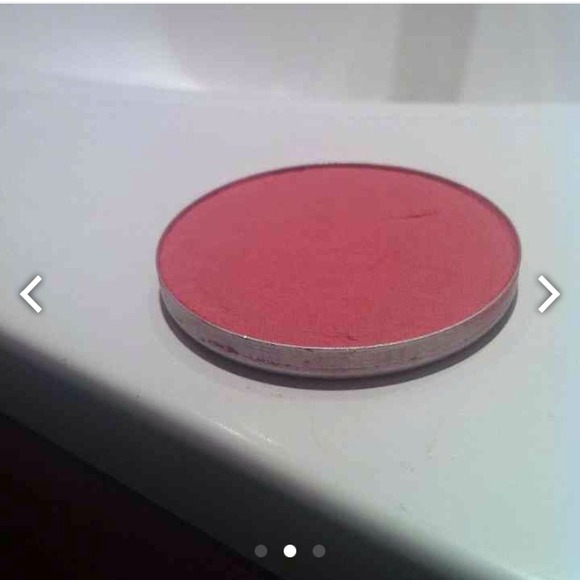 MAC Welldressed Blush SOLD ON MUABS - Picture 3 of 4