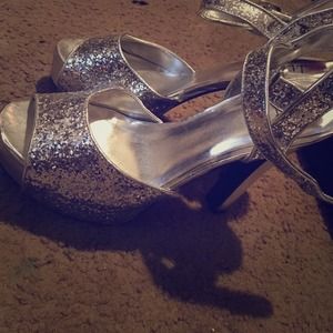 Glitter strap pumps