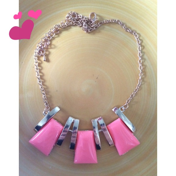 Jewelry - Dusty rose pink necklace