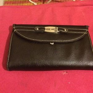 ✨REDUCED✨Nine West Wallet