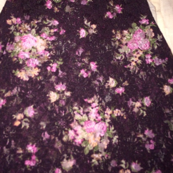 Brandy Melville Floral Lace Flares - Picture 3 of 4