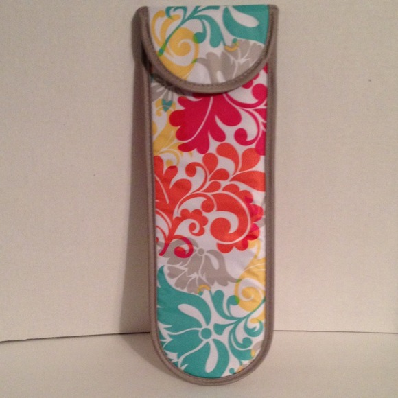 Flat Iron Case - Thirty One Gifts - Island Damask