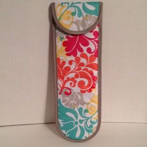 Flat Iron Case - Thirty One Gifts - Island Damask