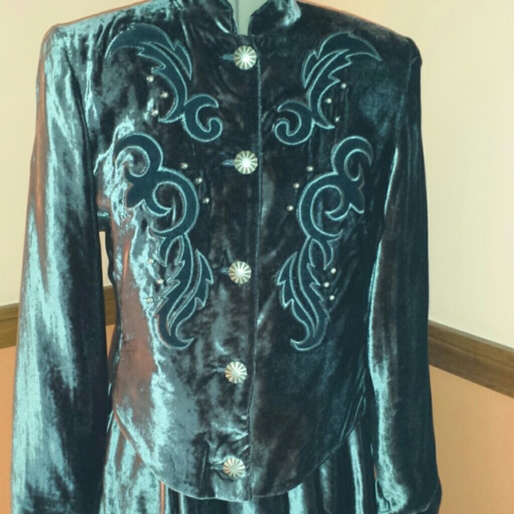Stunning velvet southwest vintage outfit - Picture 2 of 4
