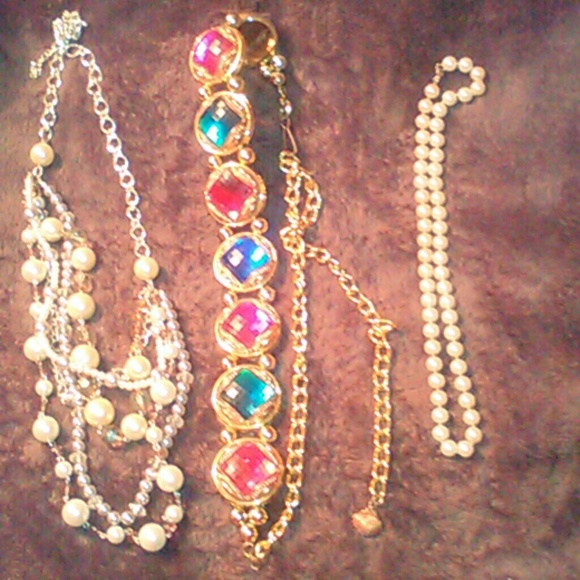Bundle sale jewelrymulti colored belt.
