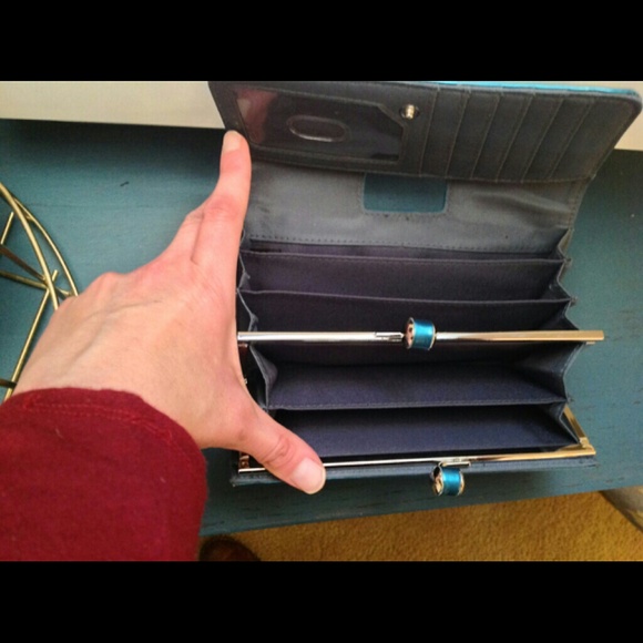 DONATED Inspired Clutch - Picture 3 of 4