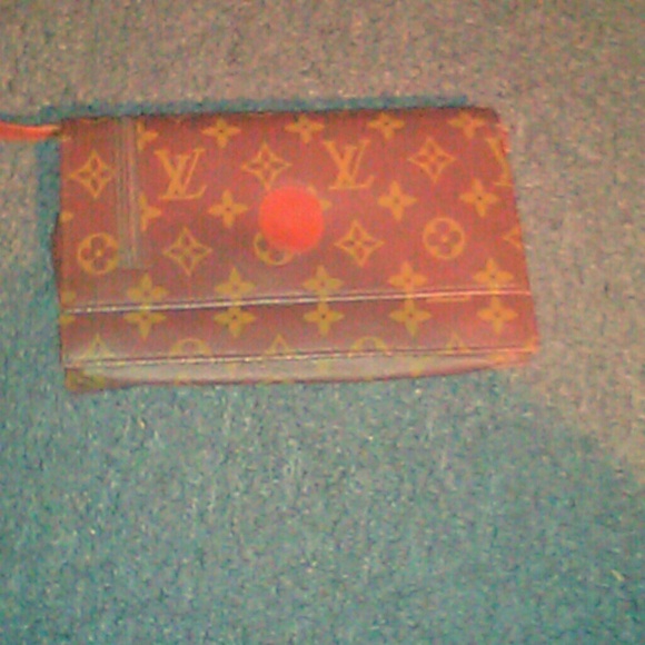 LV wristlet authintiq Louis
