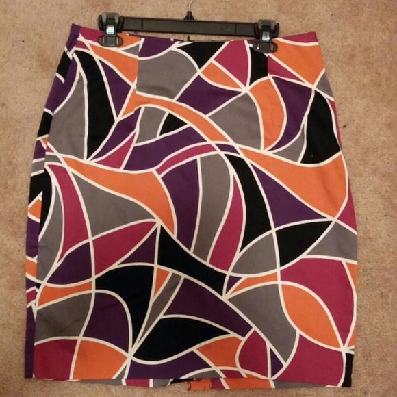 Abstract fitted skirt