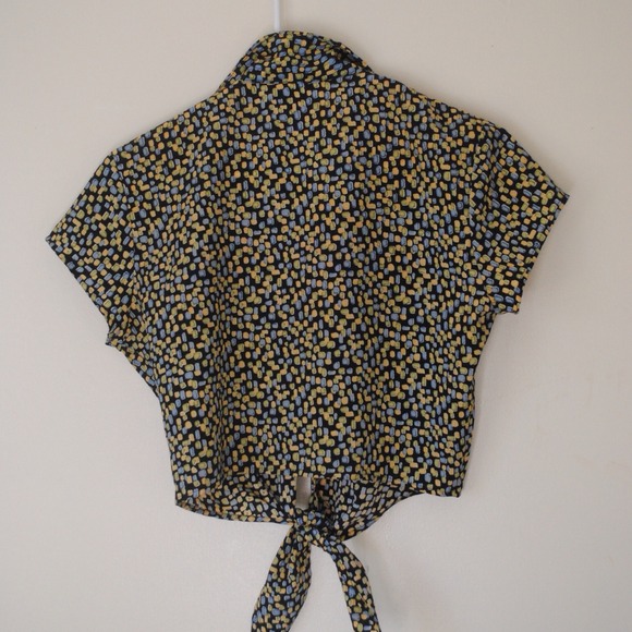Tops - PATTERNED CROPPED TIE SHIRT Tops - PATTERNED CROPPED TIE SHIRT