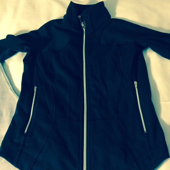 Amazing condition Lululemon jacket SE with silver
