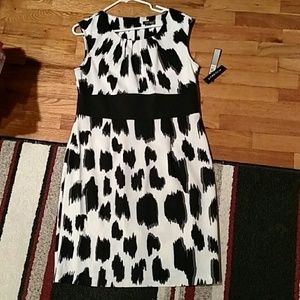 Black white print dress.